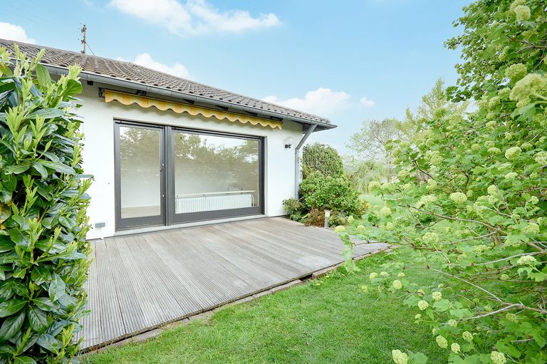 Gütelhöfer Immobilien - Immobilienangebot - Bornheim / Merten - Alle - Wohnen in der Natur! Renovierte und bezugsfreie Zweiraumwohnung mit Terrasse u. Stellplatz in Merten
