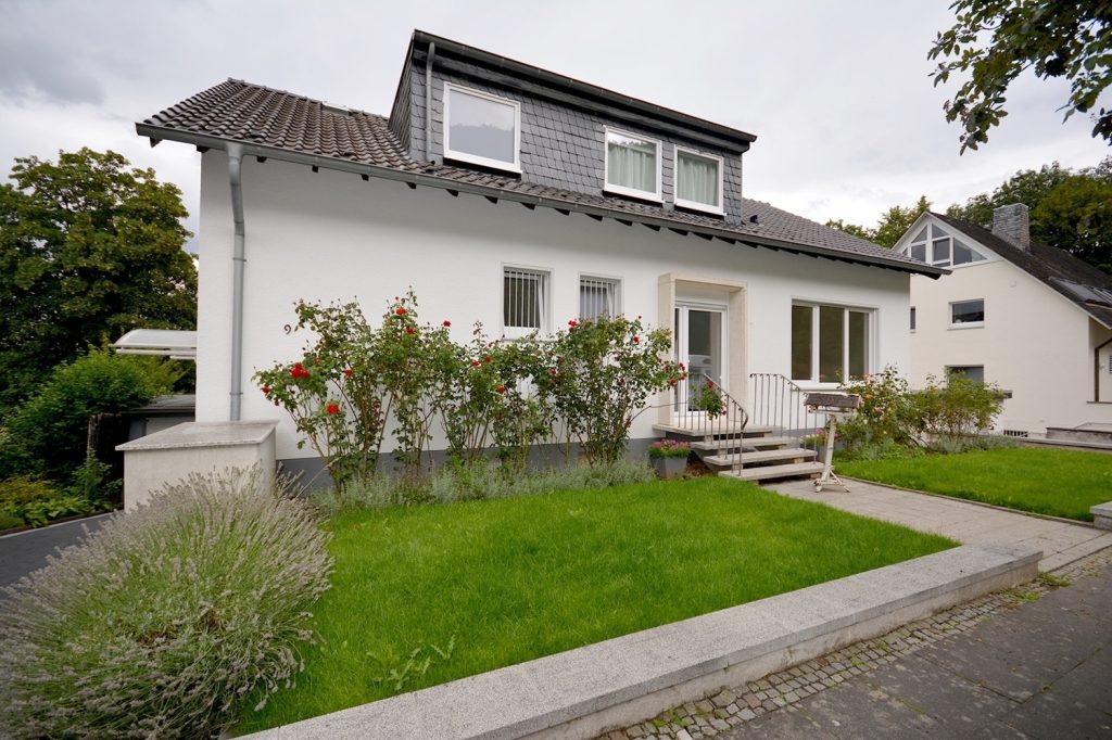 Gütelhöfer Immobilien - Immobilienangebot - Bonn - Alle - Stilvoll wohnen: Neuwertige Wohnung mit Terrasse und Blick auf den Posttower in Bonn Kessenich