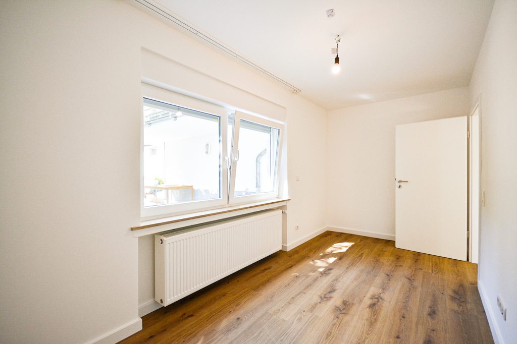 Gütelhöfer Immobilien - Immobilienangebot - Bonn - Alle - Stilvoll wohnen: Neuwertige Wohnung mit Terrasse und Blick auf den Posttower in Bonn Kessenich