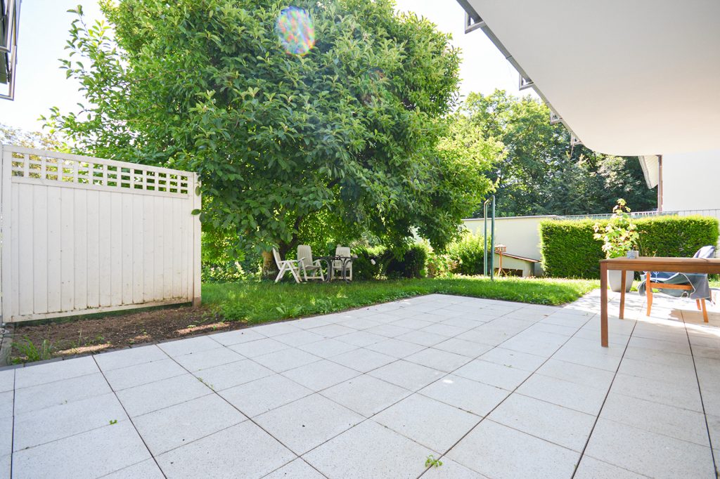 Gütelhöfer Immobilien - Immobilienangebot - Bonn - Alle - Stilvoll wohnen: Neuwertige Wohnung mit Terrasse und Blick auf den Posttower in Bonn Kessenich