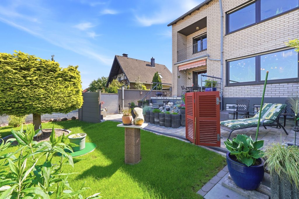 Gütelhöfer Immobilien - Immobilienangebot - Rheinbach / Wormersdorf - Alle - Solides Reihenendhaus mit idealem Grundriss, Gartenoase, Einbauküche und Garage in beliebter Lage