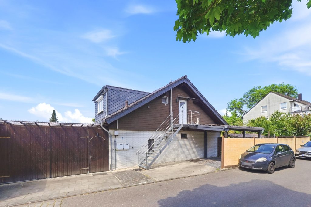 Gütelhöfer Immobilien - Immobilienangebot - Bonn / Beuel - Alle - Wohnen und Vermieten? Charmantes Zweifamilienhaus mit vielen Möglichkeiten in Pützchen