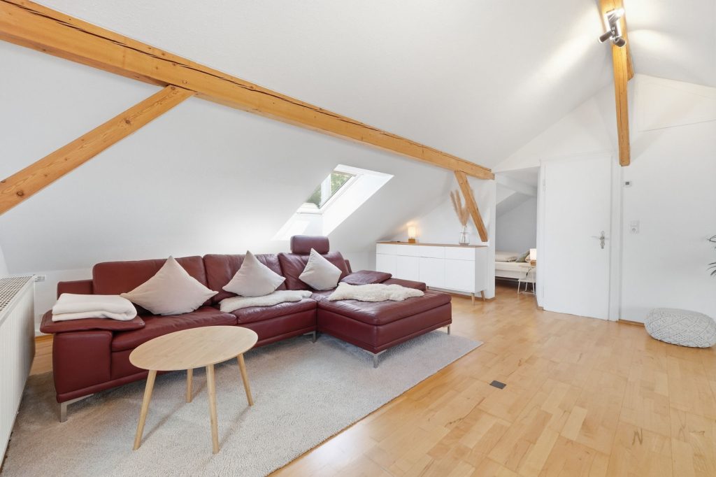 Gütelhöfer Immobilien - Immobilienangebot - Bonn / Beuel - Alle - Wohnen und Vermieten? Charmantes Zweifamilienhaus mit vielen Möglichkeiten in Pützchen