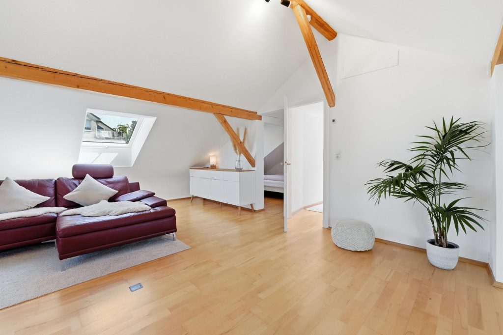 Gütelhöfer Immobilien - Immobilienangebot - Bonn / Beuel - Alle - Wohnen und Vermieten? Charmantes Zweifamilienhaus mit vielen Möglichkeiten in Pützchen