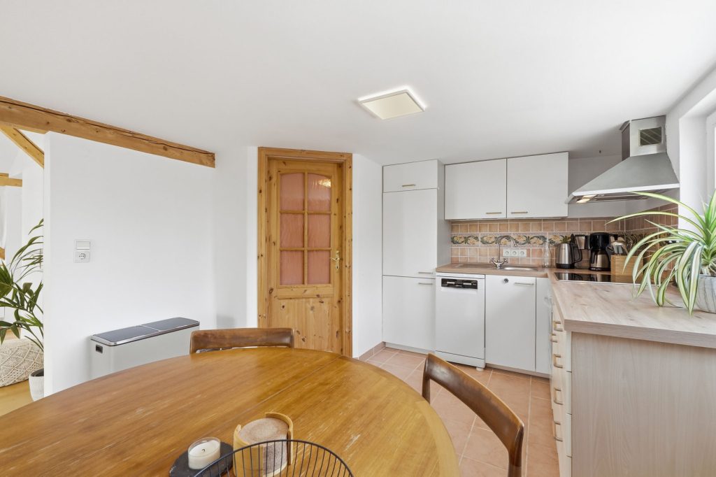 Gütelhöfer Immobilien - Immobilienangebot - Bonn / Beuel - Alle - Wohnen und Vermieten? Charmantes Zweifamilienhaus mit vielen Möglichkeiten in Pützchen