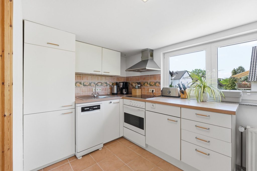 Gütelhöfer Immobilien - Immobilienangebot - Bonn / Beuel - Alle - Wohnen und Vermieten? Charmantes Zweifamilienhaus mit vielen Möglichkeiten in Pützchen