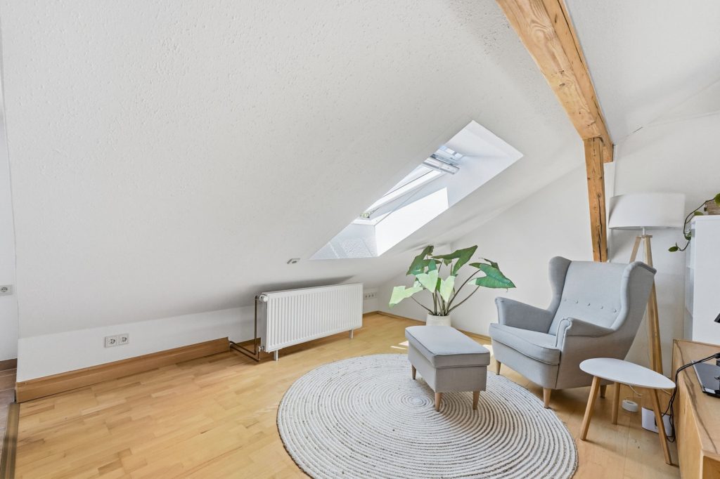 Gütelhöfer Immobilien - Immobilienangebot - Bonn / Beuel - Alle - Wohnen und Vermieten? Charmantes Zweifamilienhaus mit vielen Möglichkeiten in Pützchen