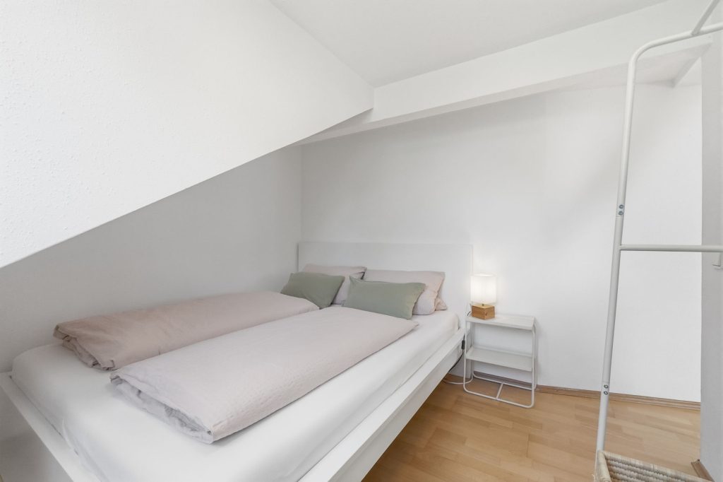 Gütelhöfer Immobilien - Immobilienangebot - Bonn / Beuel - Alle - Wohnen und Vermieten? Charmantes Zweifamilienhaus mit vielen Möglichkeiten in Pützchen