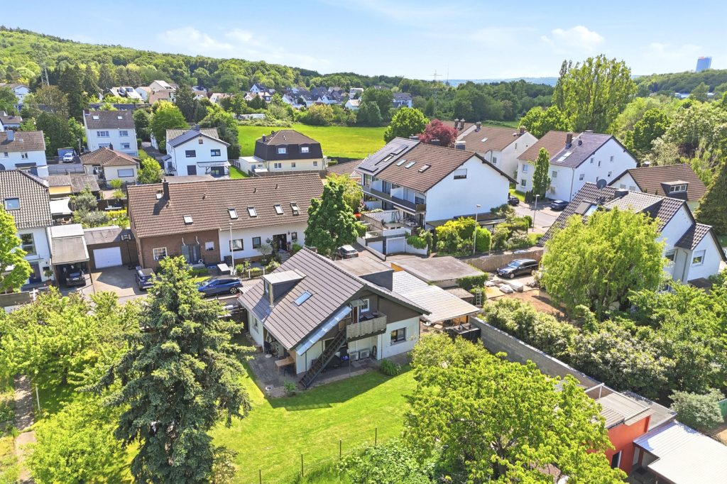 Gütelhöfer Immobilien - Immobilienangebot - Bonn / Beuel - Alle - Wohnen und Vermieten? Charmantes Zweifamilienhaus mit vielen Möglichkeiten in Pützchen