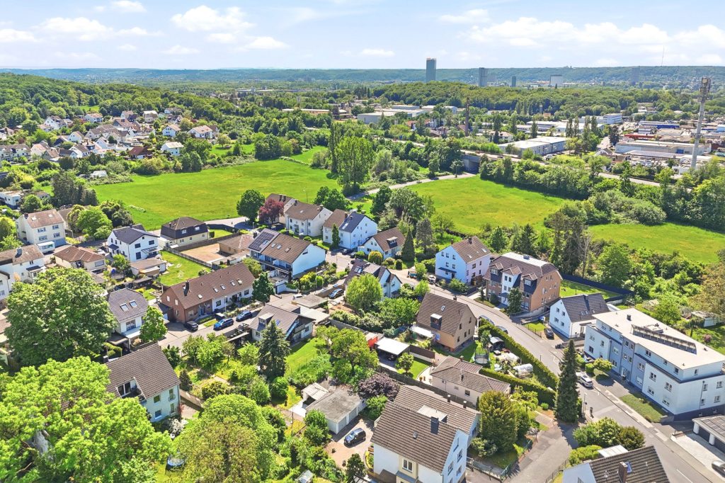 Gütelhöfer Immobilien - Immobilienangebot - Bonn / Beuel - Alle - Wohnen und Vermieten? Charmantes Zweifamilienhaus mit vielen Möglichkeiten in Pützchen