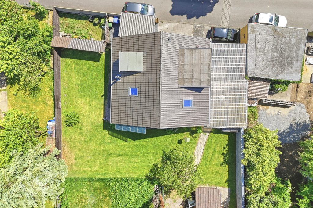 Gütelhöfer Immobilien - Immobilienangebot - Bonn / Beuel - Alle - Wohnen und Vermieten? Charmantes Zweifamilienhaus mit vielen Möglichkeiten in Pützchen