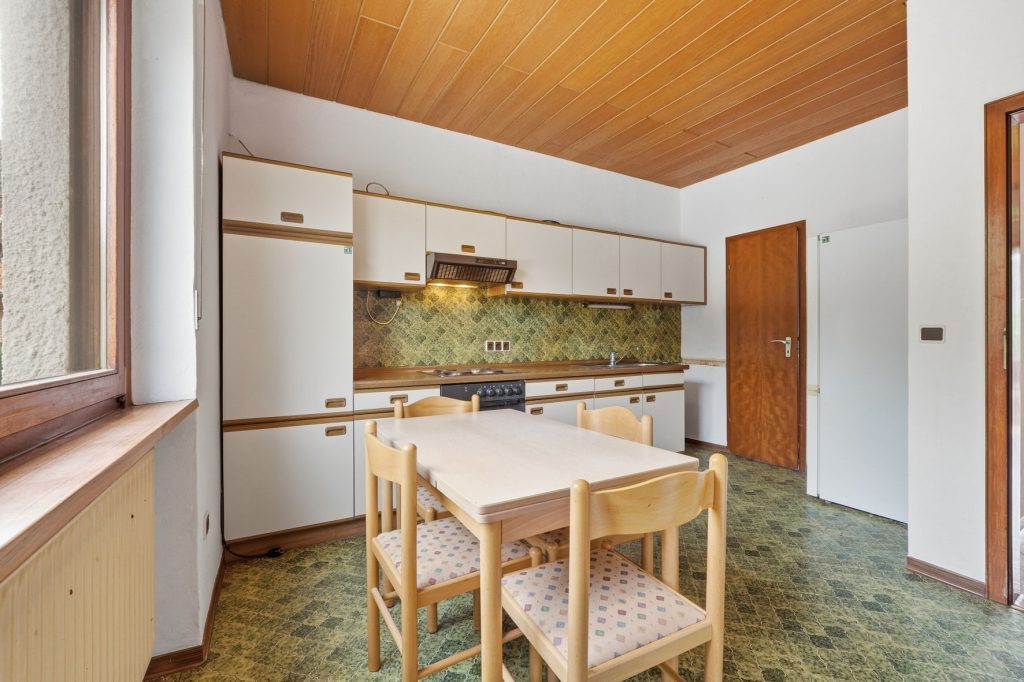 Gütelhöfer Immobilien - Immobilienangebot - Antweiler - Alle - Charmantes Einfamilienhaus auf 931m² Grund mit viel Potenzial, Garage und Garten in Antweiler