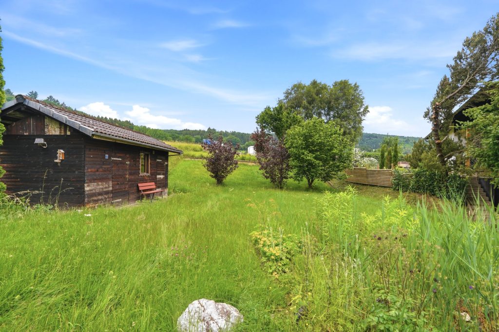 Gütelhöfer Immobilien - Immobilienangebot - Antweiler - Alle - Charmantes Einfamilienhaus auf 931m² Grund mit viel Potenzial, Garage und Garten in Antweiler