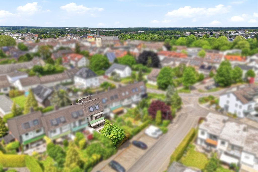 Gütelhöfer Immobilien - Immobilienangebot - Meckenheim - Alle - Familienidylle! Solides Reihenmittelhaus mit Einbauküche, Garage, Balkon, Garten und Kaminzimmer
