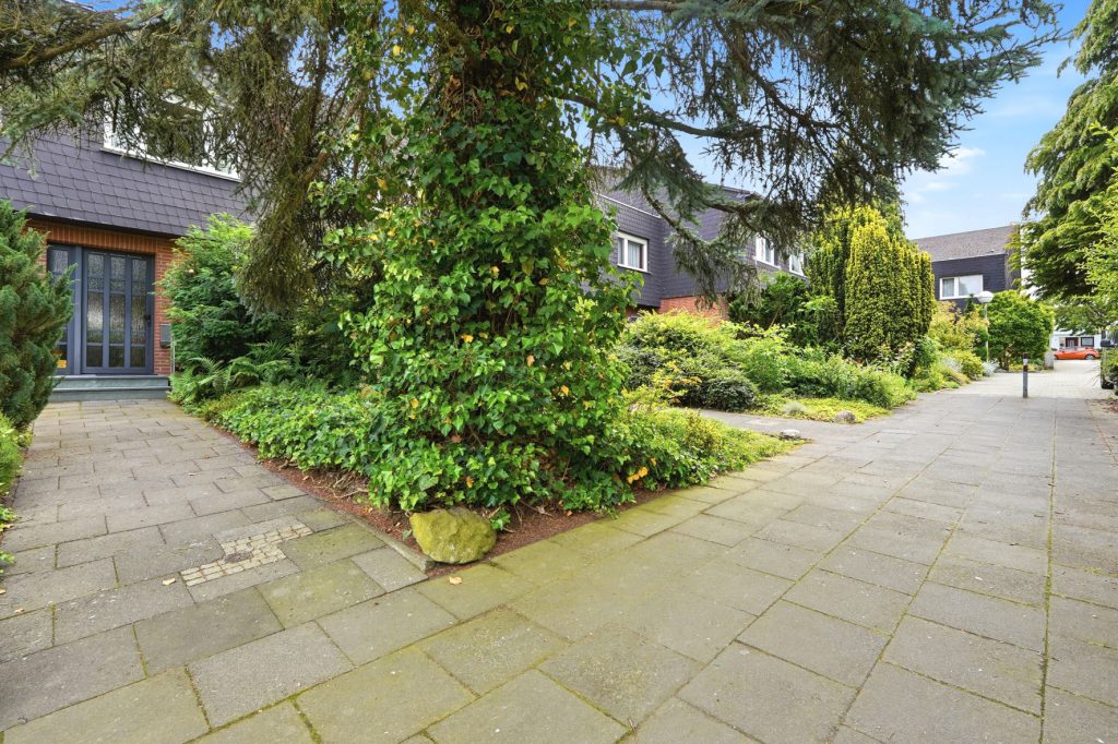 Gütelhöfer Immobilien - Immobilienangebot - Meckenheim - Alle - Familienidylle! Solides Reihenmittelhaus mit Einbauküche, Garage, Balkon, Garten und Kaminzimmer