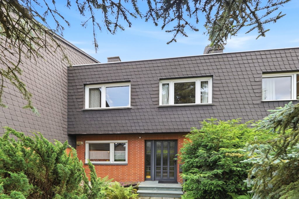 Gütelhöfer Immobilien - Immobilienangebot - Meckenheim - Alle - Familienidylle! Solides Reihenmittelhaus mit Einbauküche, Garage, Balkon, Garten und Kaminzimmer