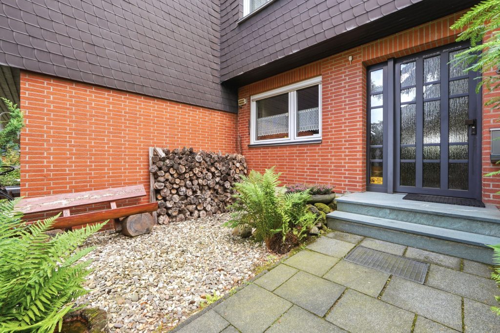 Gütelhöfer Immobilien - Immobilienangebot - Meckenheim - Alle - Familienidylle! Solides Reihenmittelhaus mit Einbauküche, Garage, Balkon, Garten und Kaminzimmer