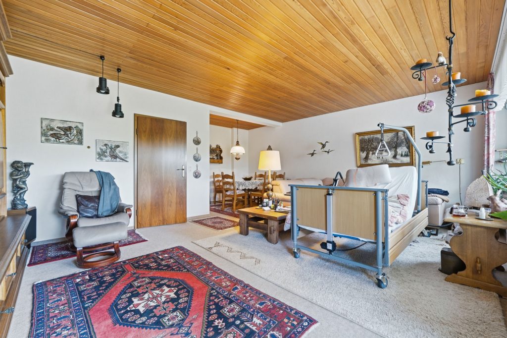 Gütelhöfer Immobilien - Immobilienangebot - Meckenheim - Alle - Familienidylle! Solides Reihenmittelhaus mit Einbauküche, Garage, Balkon, Garten und Kaminzimmer