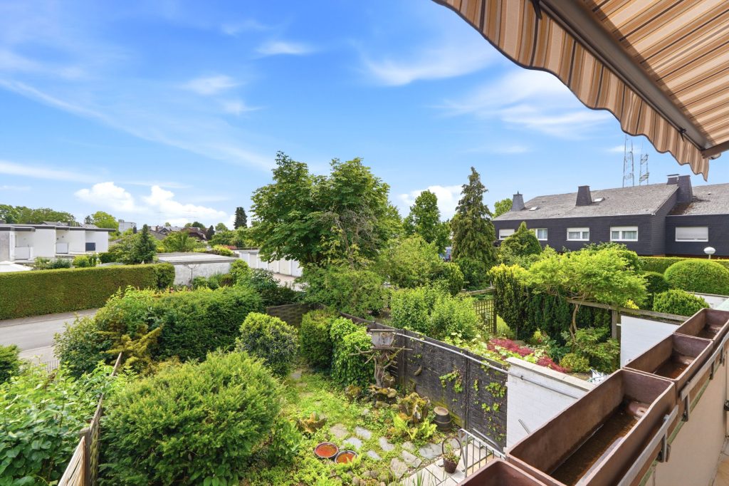 Gütelhöfer Immobilien - Immobilienangebot - Meckenheim - Alle - Familienidylle! Solides Reihenmittelhaus mit Einbauküche, Garage, Balkon, Garten und Kaminzimmer
