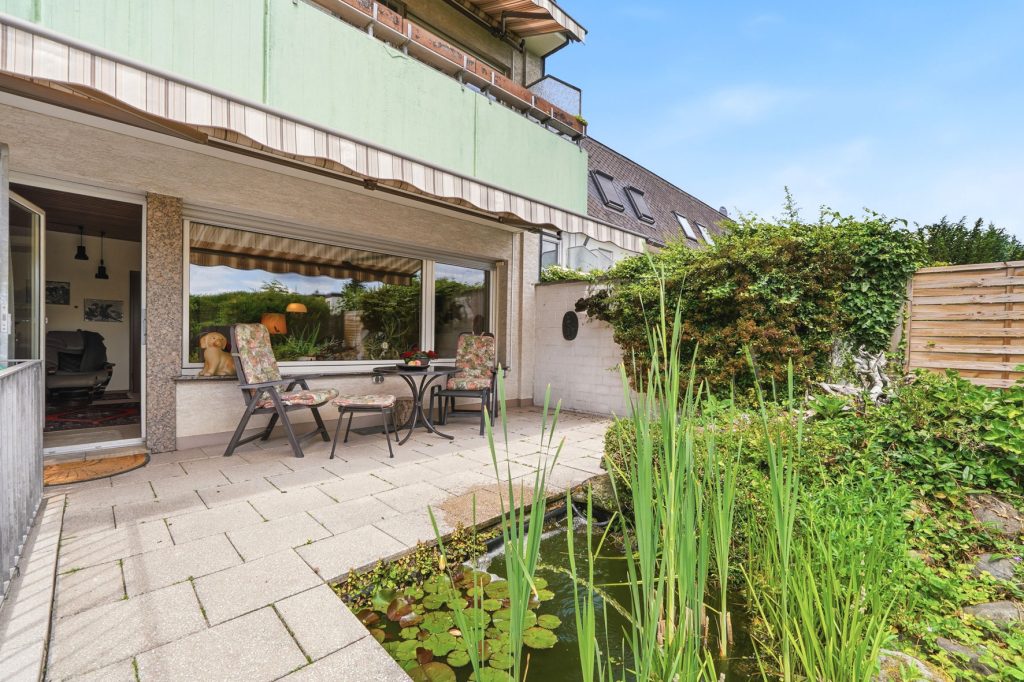 Gütelhöfer Immobilien - Immobilienangebot - Meckenheim - Alle - Familienidylle! Solides Reihenmittelhaus mit Einbauküche, Garage, Balkon, Garten und Kaminzimmer