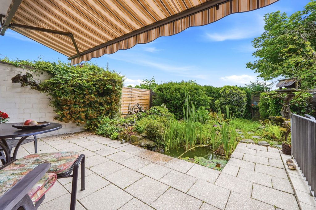 Gütelhöfer Immobilien - Immobilienangebot - Meckenheim - Alle - Familienidylle! Solides Reihenmittelhaus mit Einbauküche, Garage, Balkon, Garten und Kaminzimmer
