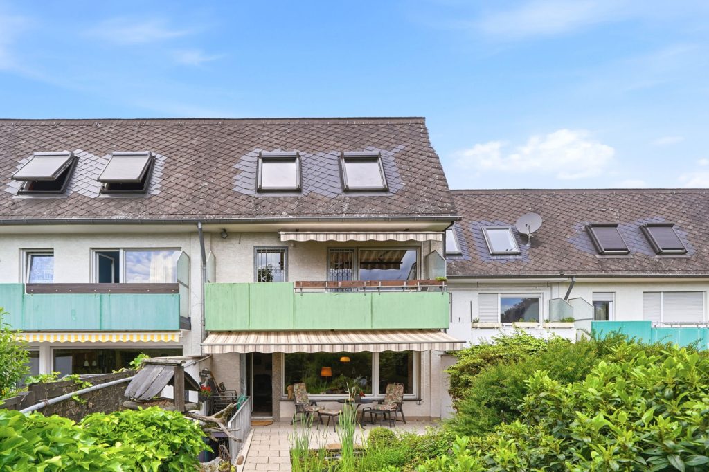 Gütelhöfer Immobilien - Immobilienangebot - Meckenheim - Alle - Familienidylle! Solides Reihenmittelhaus mit Einbauküche, Garage, Balkon, Garten und Kaminzimmer