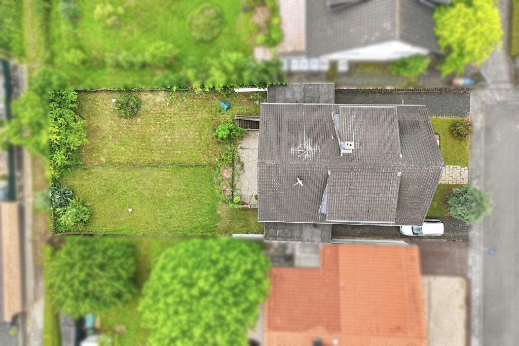 Gütelhöfer Immobilien - Immobilienangebot - Euskirchen / Flamersheim - Alle - Vermietetes Zweifamilienhaus mit Entwicklungspotenzial, 2 Garagen und großem Garten in Flamersheim