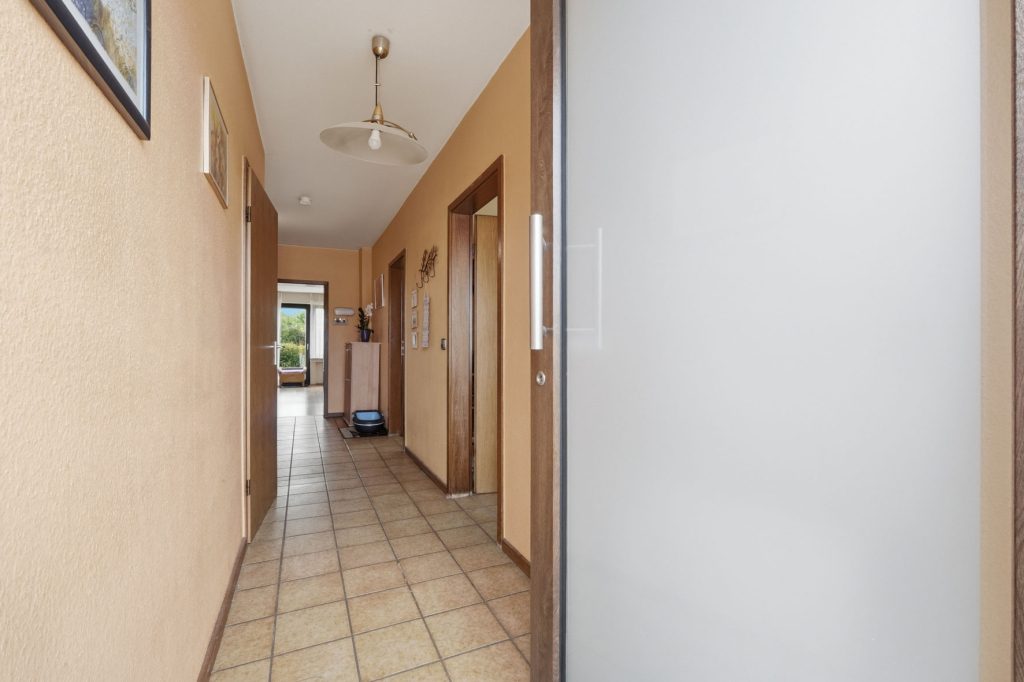 Gütelhöfer Immobilien - Immobilienangebot - Euskirchen / Flamersheim - Alle - Vermietetes Zweifamilienhaus mit Entwicklungspotenzial, 2 Garagen und großem Garten in Flamersheim
