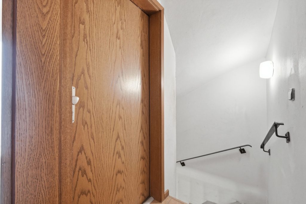 Gütelhöfer Immobilien - Immobilienangebot - Euskirchen / Flamersheim - Alle - Vermietetes Zweifamilienhaus mit Entwicklungspotenzial, 2 Garagen und großem Garten in Flamersheim