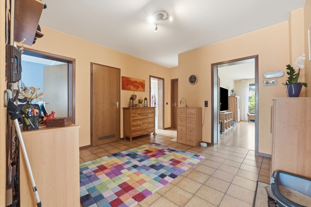 Gütelhöfer Immobilien - Immobilienangebot - Euskirchen / Flamersheim - Alle - Vermietetes Zweifamilienhaus mit Entwicklungspotenzial, 2 Garagen und großem Garten in Flamersheim