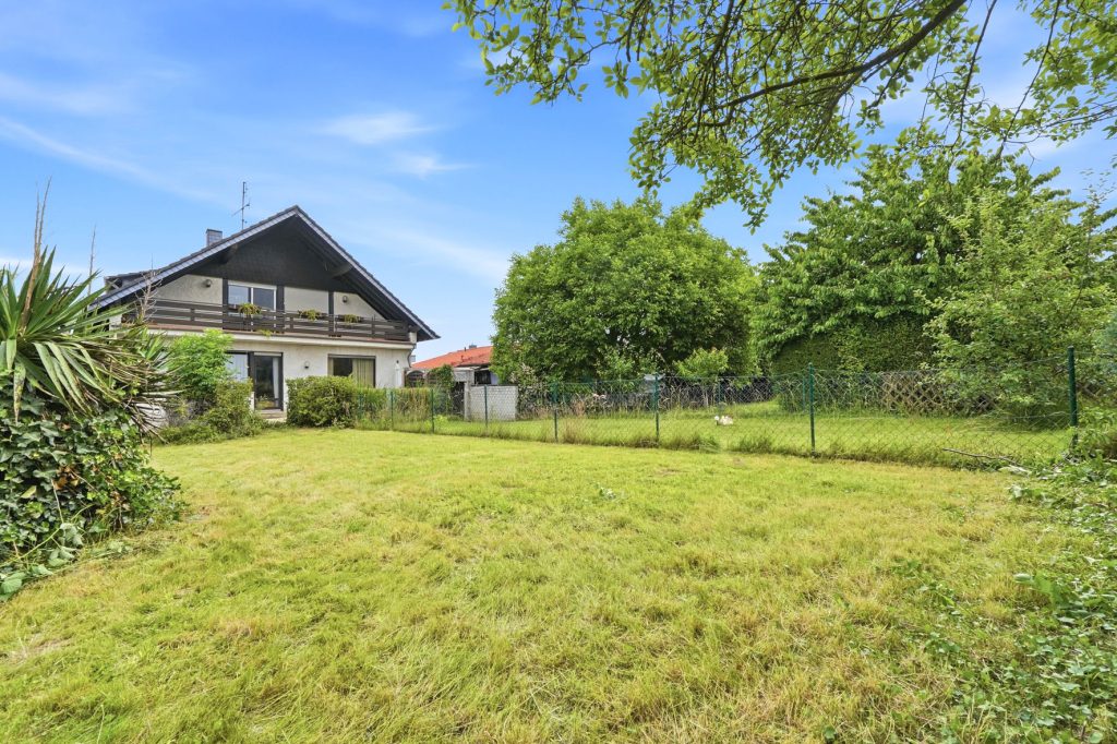 Gütelhöfer Immobilien - Immobilienangebot - Euskirchen / Flamersheim - Alle - Vermietetes Zweifamilienhaus mit Entwicklungspotenzial, 2 Garagen und großem Garten in Flamersheim