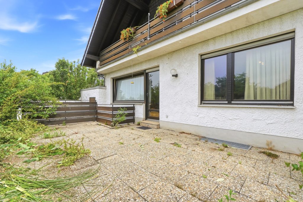Gütelhöfer Immobilien - Immobilienangebot - Euskirchen / Flamersheim - Alle - Vermietetes Zweifamilienhaus mit Entwicklungspotenzial, 2 Garagen und großem Garten in Flamersheim