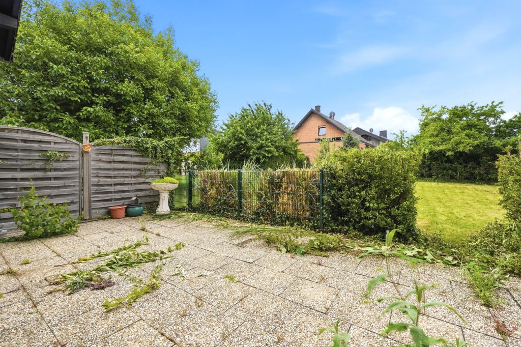 Gütelhöfer Immobilien - Immobilienangebot - Euskirchen / Flamersheim - Alle - Vermietetes Zweifamilienhaus mit Entwicklungspotenzial, 2 Garagen und großem Garten in Flamersheim