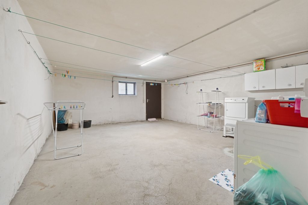 Gütelhöfer Immobilien - Immobilienangebot - Euskirchen / Flamersheim - Alle - Vermietetes Zweifamilienhaus mit Entwicklungspotenzial, 2 Garagen und großem Garten in Flamersheim