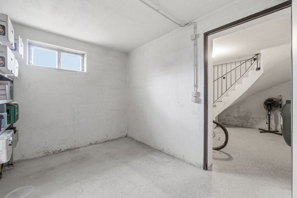 Gütelhöfer Immobilien - Immobilienangebot - Euskirchen / Flamersheim - Alle - Vermietetes Zweifamilienhaus mit Entwicklungspotenzial, 2 Garagen und großem Garten in Flamersheim