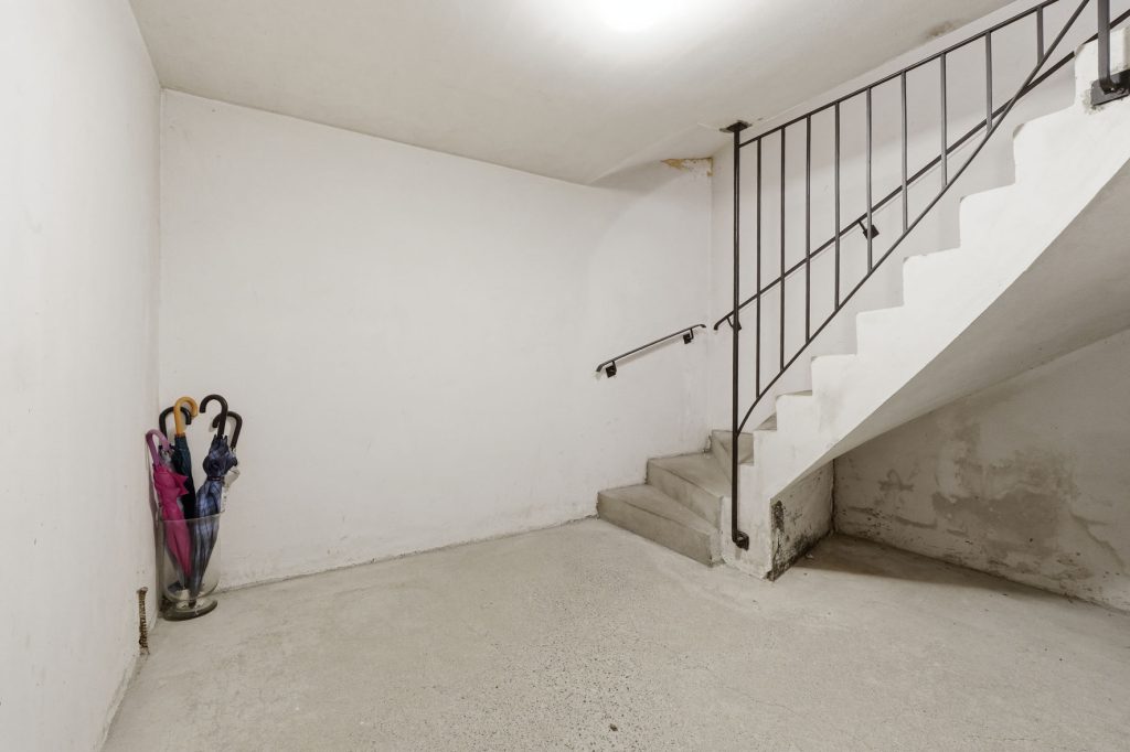 Gütelhöfer Immobilien - Immobilienangebot - Euskirchen / Flamersheim - Alle - Vermietetes Zweifamilienhaus mit Entwicklungspotenzial, 2 Garagen und großem Garten in Flamersheim