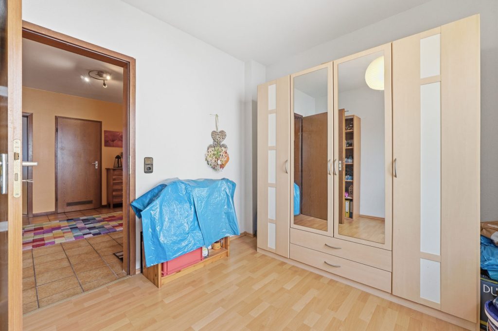 Gütelhöfer Immobilien - Immobilienangebot - Euskirchen / Flamersheim - Alle - Vermietetes Zweifamilienhaus mit Entwicklungspotenzial, 2 Garagen und großem Garten in Flamersheim