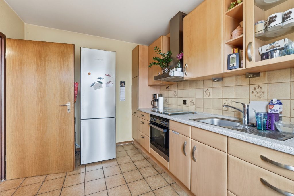 Gütelhöfer Immobilien - Immobilienangebot - Euskirchen / Flamersheim - Alle - Vermietetes Zweifamilienhaus mit Entwicklungspotenzial, 2 Garagen und großem Garten in Flamersheim