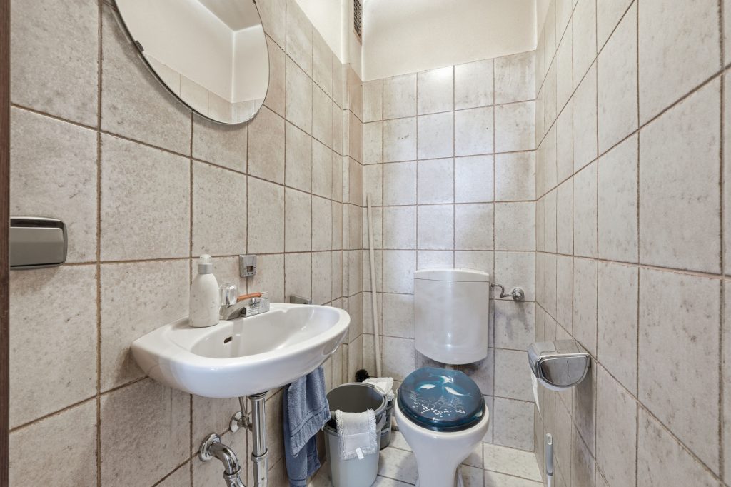 Gütelhöfer Immobilien - Immobilienangebot - Euskirchen / Flamersheim - Alle - Vermietetes Zweifamilienhaus mit Entwicklungspotenzial, 2 Garagen und großem Garten in Flamersheim