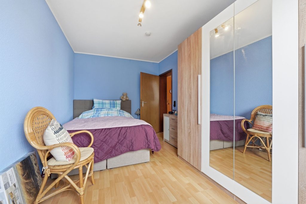 Gütelhöfer Immobilien - Immobilienangebot - Euskirchen / Flamersheim - Alle - Vermietetes Zweifamilienhaus mit Entwicklungspotenzial, 2 Garagen und großem Garten in Flamersheim