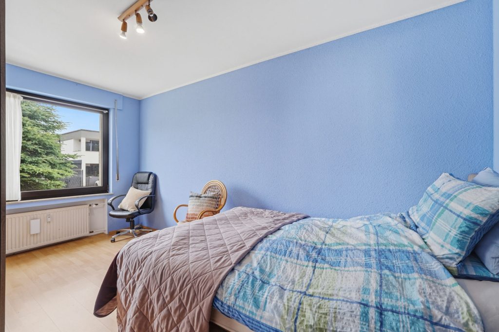 Gütelhöfer Immobilien - Immobilienangebot - Euskirchen / Flamersheim - Alle - Vermietetes Zweifamilienhaus mit Entwicklungspotenzial, 2 Garagen und großem Garten in Flamersheim