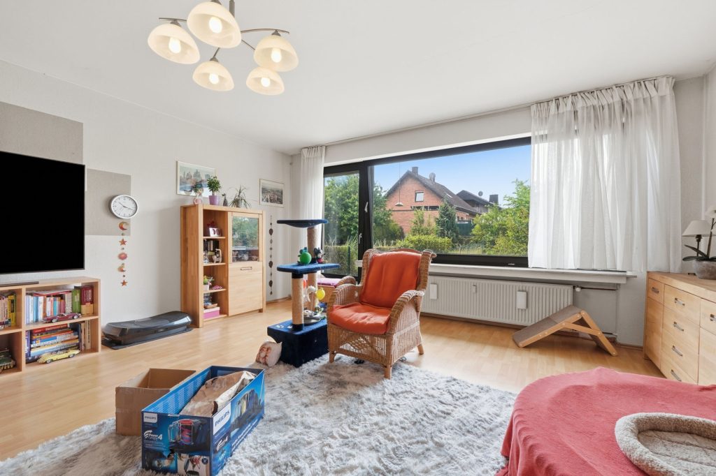 Gütelhöfer Immobilien - Immobilienangebot - Euskirchen / Flamersheim - Alle - Vermietetes Zweifamilienhaus mit Entwicklungspotenzial, 2 Garagen und großem Garten in Flamersheim