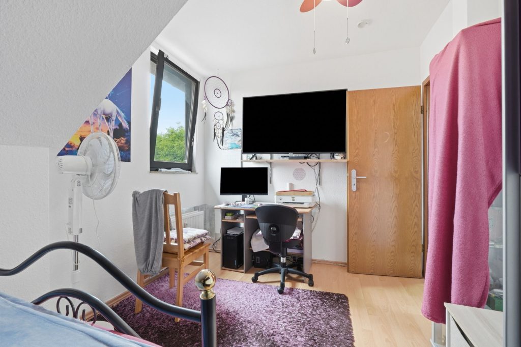 Gütelhöfer Immobilien - Immobilienangebot - Euskirchen / Flamersheim - Alle - Vermietetes Zweifamilienhaus mit Entwicklungspotenzial, 2 Garagen und großem Garten in Flamersheim