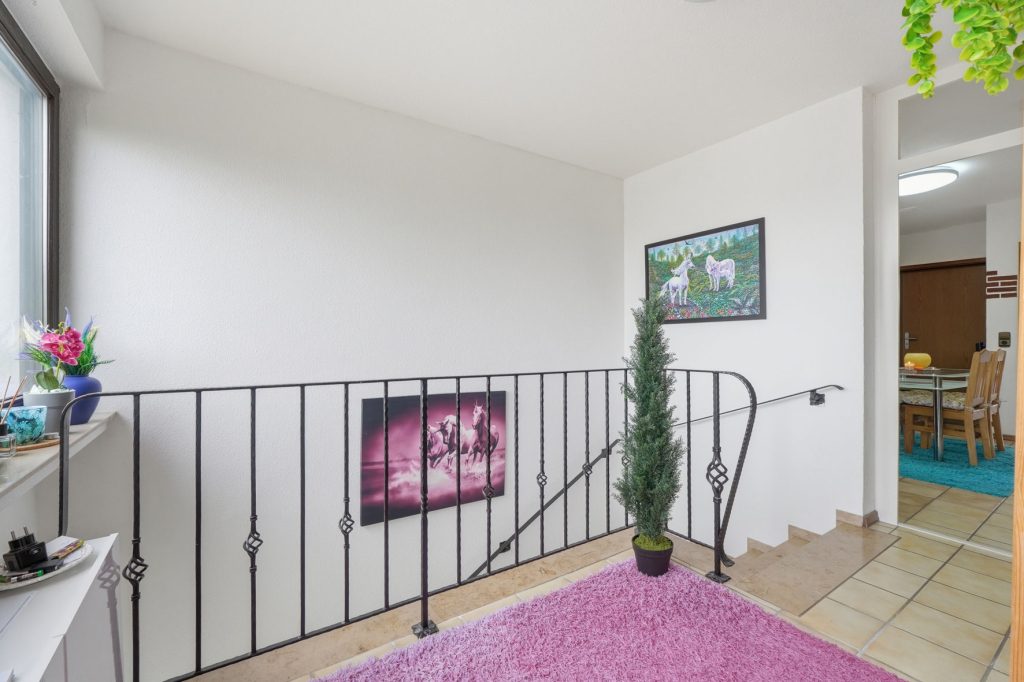 Gütelhöfer Immobilien - Immobilienangebot - Euskirchen / Flamersheim - Alle - Vermietetes Zweifamilienhaus mit Entwicklungspotenzial, 2 Garagen und großem Garten in Flamersheim
