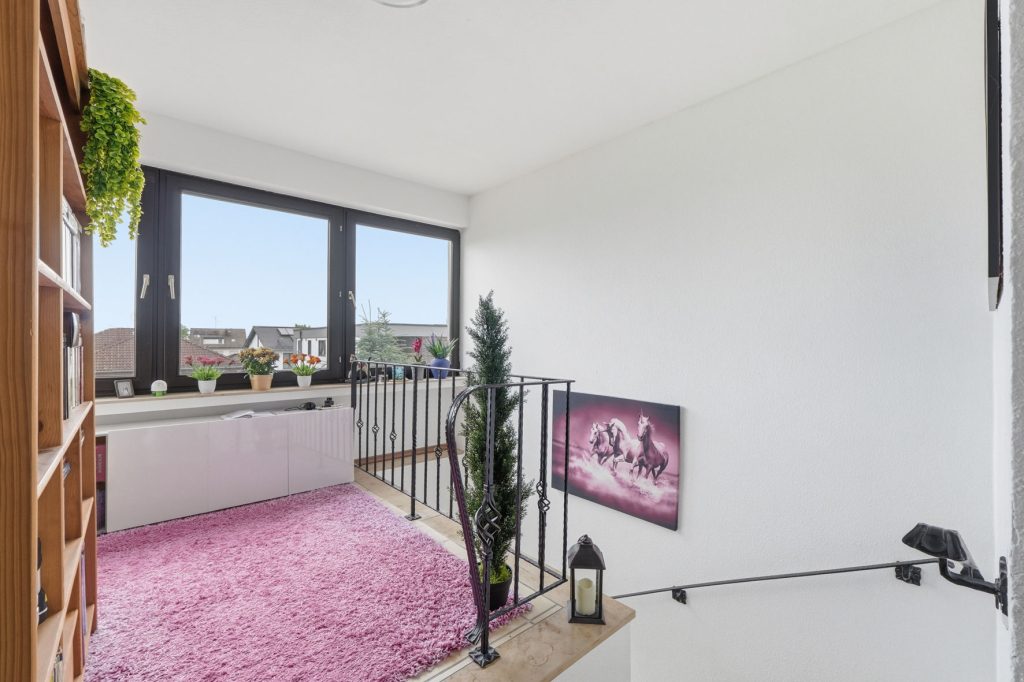 Gütelhöfer Immobilien - Immobilienangebot - Euskirchen / Flamersheim - Alle - Vermietetes Zweifamilienhaus mit Entwicklungspotenzial, 2 Garagen und großem Garten in Flamersheim