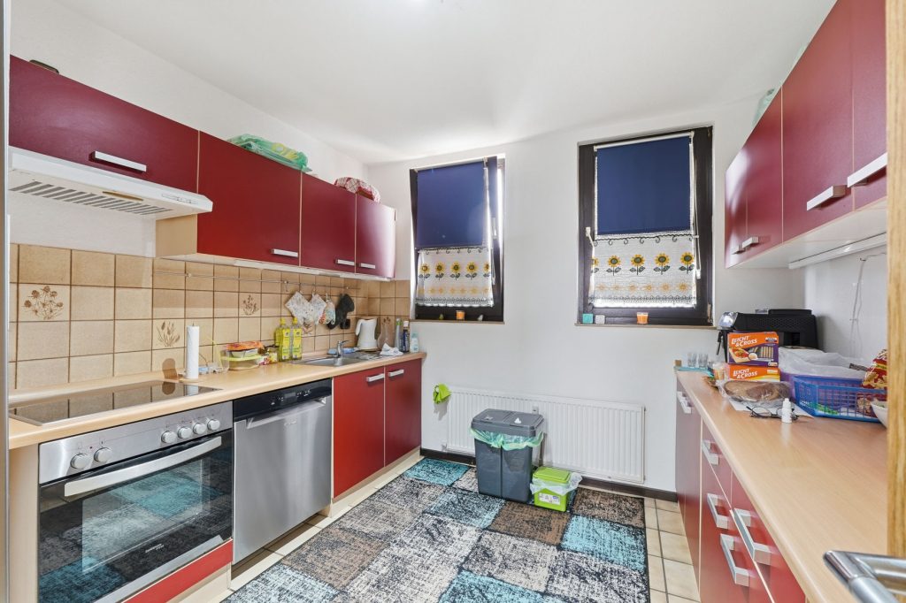 Gütelhöfer Immobilien - Immobilienangebot - Euskirchen / Flamersheim - Alle - Vermietetes Zweifamilienhaus mit Entwicklungspotenzial, 2 Garagen und großem Garten in Flamersheim