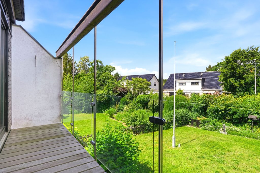 Gütelhöfer Immobilien - Immobilienangebot - Meckenheim - Alle - Lichtdurchfluteter Split-Level-Wohntraum mit PV Anlage, zwei Terrassen, offenem Kamin und Garage