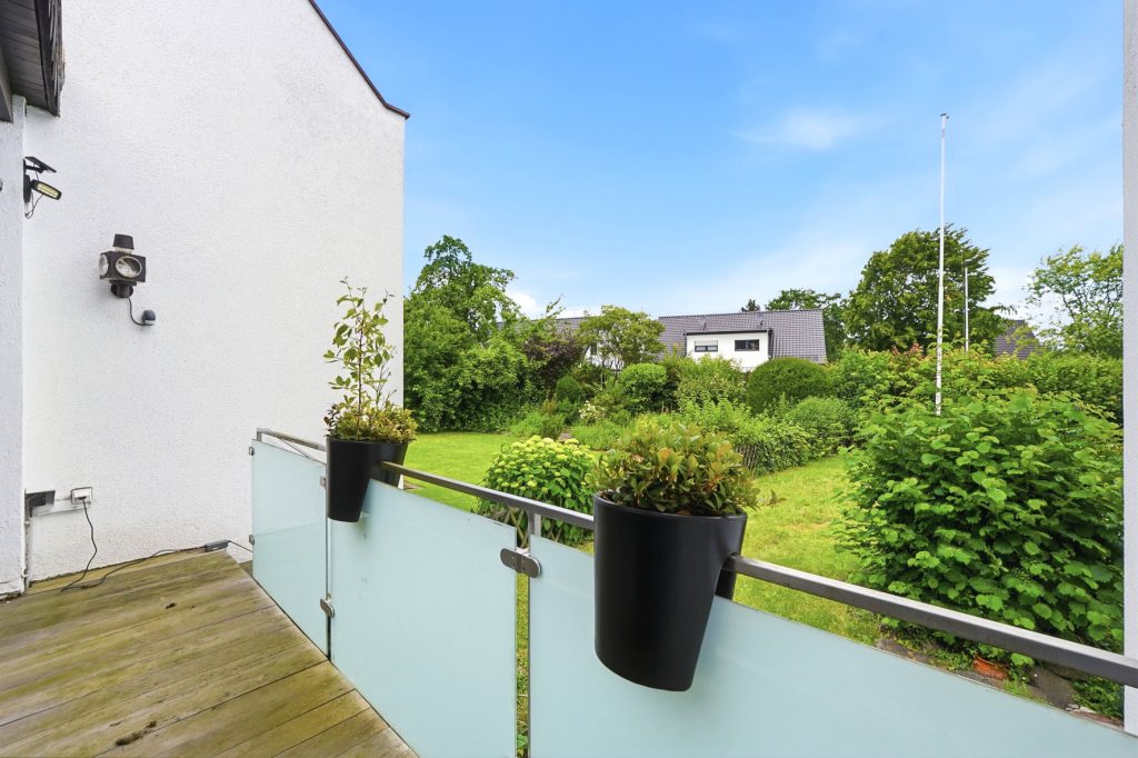 Gütelhöfer Immobilien - Immobilienangebot - Meckenheim - Alle - Lichtdurchfluteter Split-Level-Wohntraum mit PV Anlage, zwei Terrassen, offenem Kamin und Garage