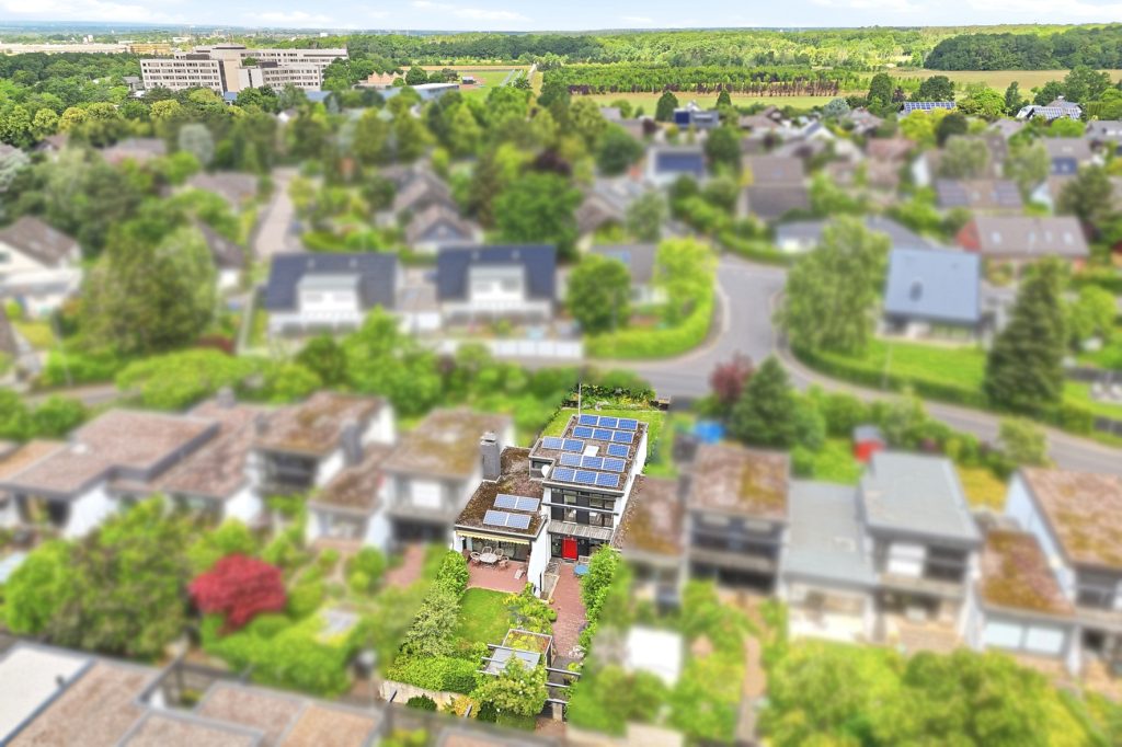 Gütelhöfer Immobilien - Immobilienangebot - Meckenheim - Alle - Lichtdurchfluteter Split-Level-Wohntraum mit PV Anlage, zwei Terrassen, offenem Kamin und Garage