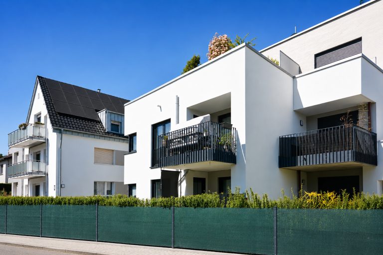 Gütelhöfer Immobilien - Immobilienangebot - Bornheim - Alle - Barrierefreie und energieeffiziente 66m² Zweiraumwohnung mit Balkon, Aufzug und Carport  in Bornheim